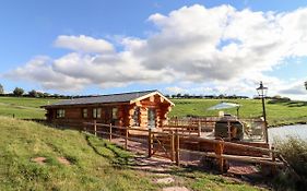 Cedar Cabin At Salford Court Farm Fishing Cabins